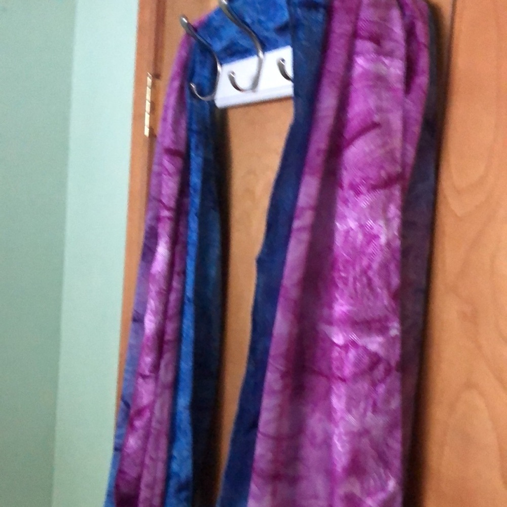 Scarf - Picture 2 of 8